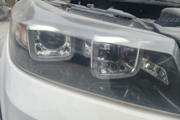 Used HYOSOW S3 2016 S3L 1.5L Manual Premium Edition Right Front Headlight