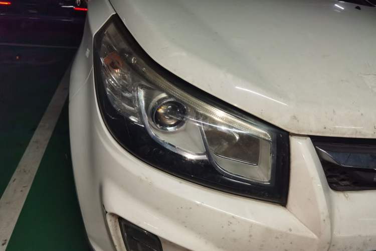 Used HYOSOW S3 2016 1.5L Manual Luxury Edition China IV Emission Standard Right Front Headlight