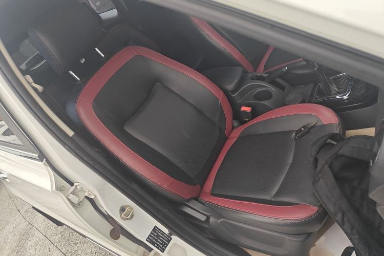 Used HYOSOW S3 2016 1.5L Manual Luxury Edition China IV Emission Standard Right Front Seat