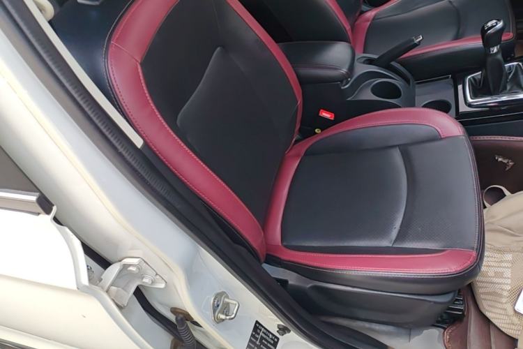 Used HYOSOW S3 2016 1.5L Manual Comfort Version China IV Emission Standard Right Front Seat
