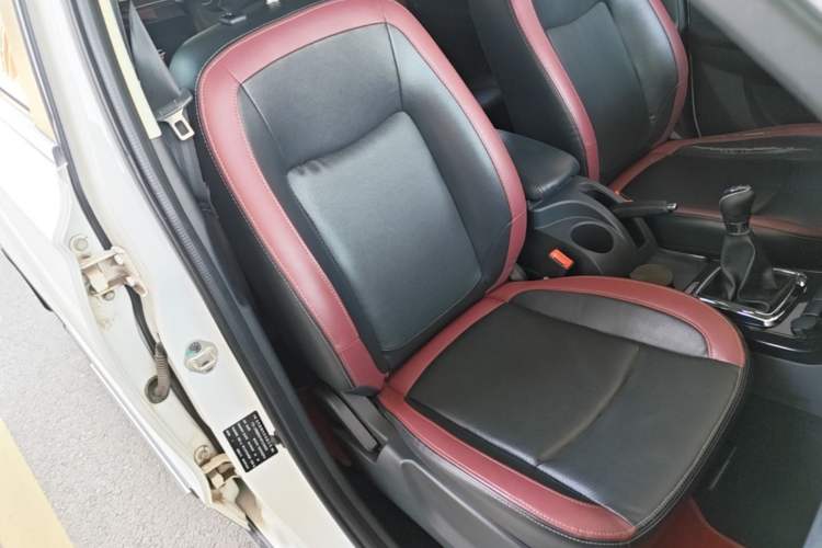 Used HYOSOW S3 2016 1.5L Manual Luxury Edition China IV Emission Standard Right Front Seat
