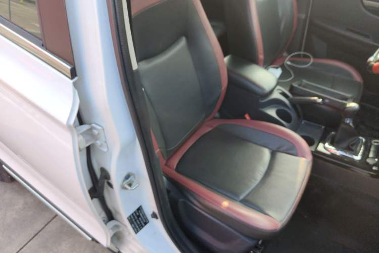 Used HYOSOW S3 2016 1.5L Manual Luxury Edition China IV Emission Standard Right Front Seat