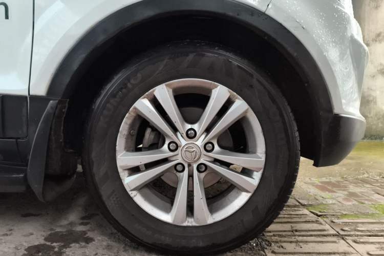 Used HYOSOW S3 2016 1.5L Manual Luxury Edition China IV Emission Standard Right Front Wheel Hub