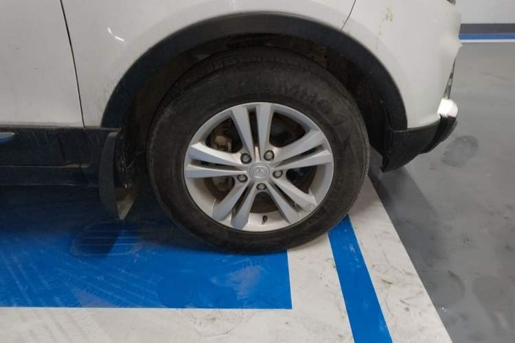 Used HYOSOW S3 2016 1.5L Manual Luxury Edition China IV Emission Standard Right Front Wheel Hub