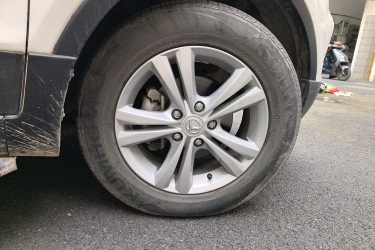 Used HYOSOW S3 2016 1.5L Manual Luxury Edition China IV Emission Standard Right Front Wheel Hub