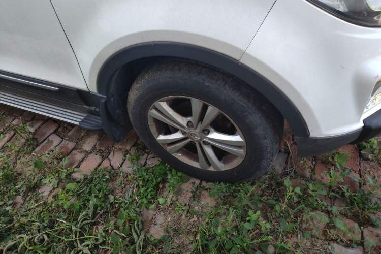 Used HYOSOW S3 2016 1.5L Manual Comfort Version China IV Emission Standard Right Front Wheel Hub