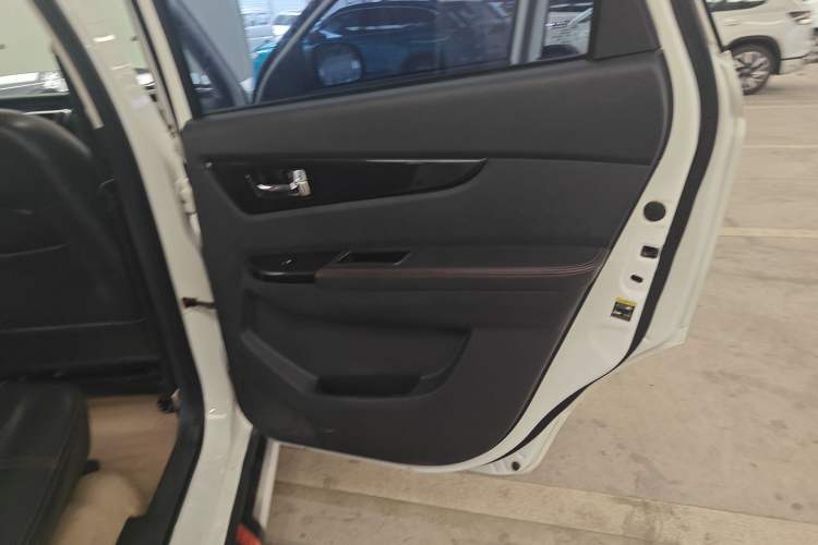 Used HYOSOW S3 2016 1.5L Manual Luxury Edition China IV Emission Standard Right Rear Door Interior