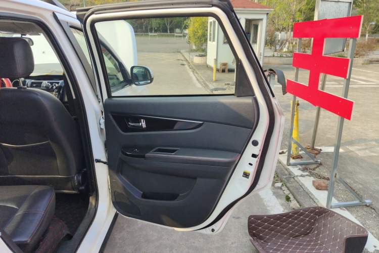 Used HYOSOW S3 2016 1.5L Manual Luxury Edition China IV Emission Standard Right Rear Door Interior