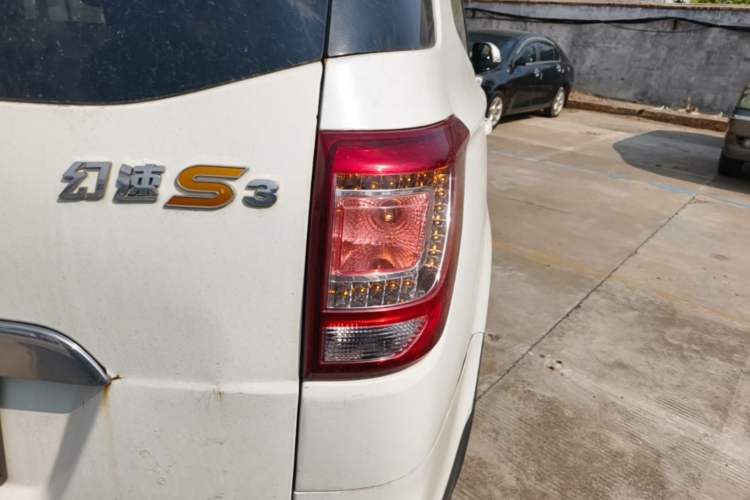 Used HYOSOW S3 2016 1.5L Manual Comfort Version China V Right Rear Taillight