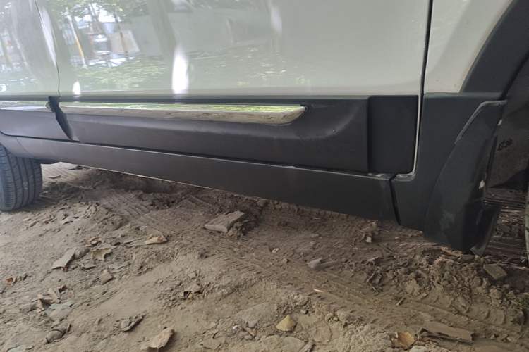 Used HYOSOW S3 2016 1.5L Manual Comfort Version China V Right Side Sill