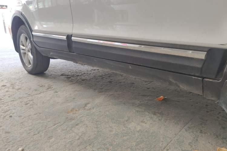 Used HYOSOW S3 2016 S3L 1.5L Manual Prestige Edition Right Side Sill