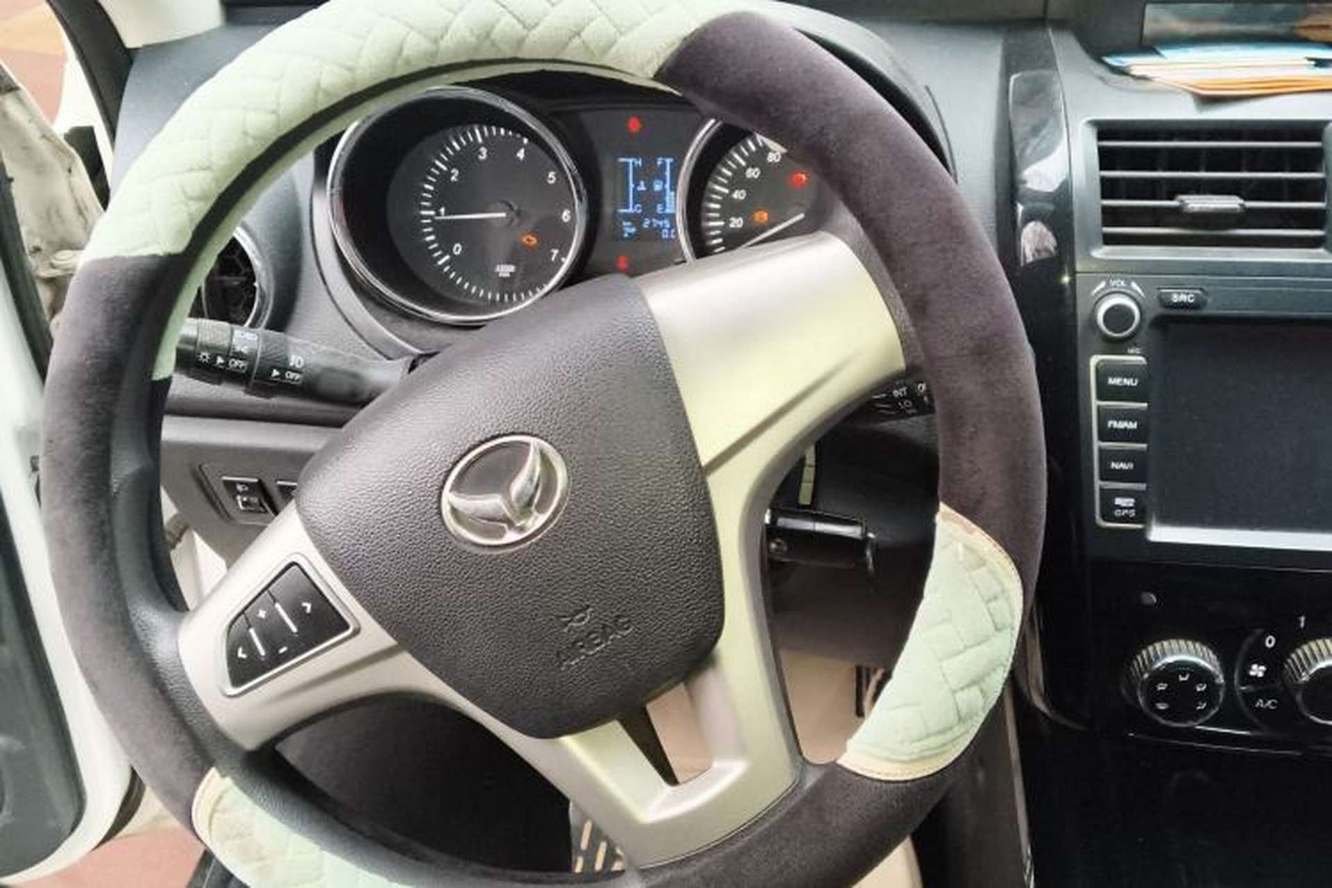 Used HYOSOW S3 2016 1.5L Manual Comfort Version China IV Emission Standard Steering Wheel