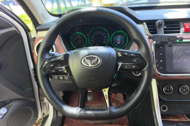 Used HYOSOW S3 2016 1.5L Manual Luxury Model China V Standard Steering Wheel