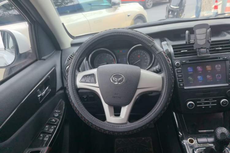 Used HYOSOW S3 2016 1.5L Manual Luxury Model China V Standard Steering Wheel