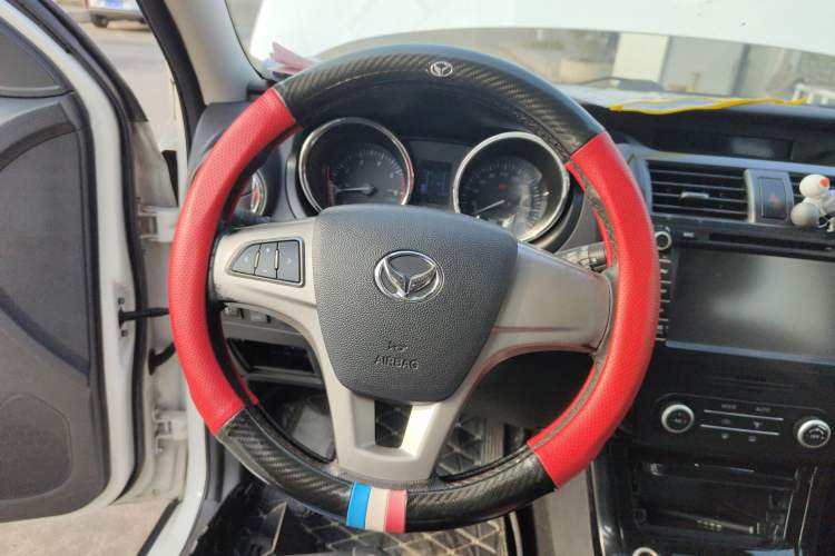 Used HYOSOW S3 2016 1.5L Manual Luxury Edition China IV Emission Standard Steering Wheel