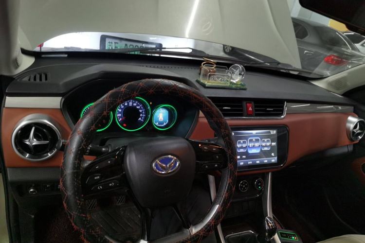 Used HYOSOW S3 2016 S3L 1.5L Manual Prestige Edition Center Console