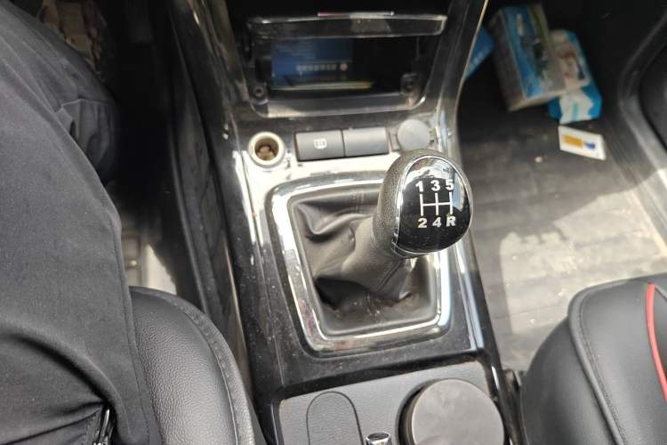 Used HYOSOW S3 2016 1.5L Manual Comfort Version China IV Emission Standard Gear Lever