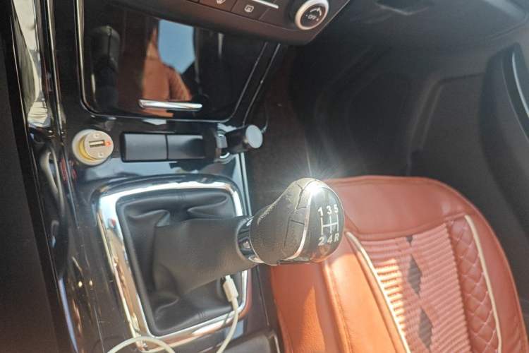 Used HYOSOW S3 2016 1.5L Manual Luxury Model China V Standard Gear Lever