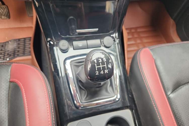 Used HYOSOW S3 2016 1.5L Manual Comfort Version China V Gear Lever