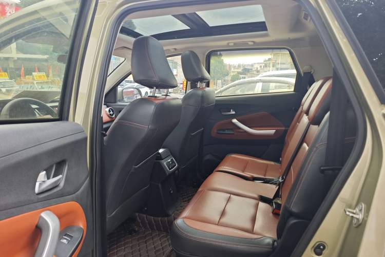 Used HYOSOW S3 2016 S3L 1.5L Manual Prestige Edition Interior 4