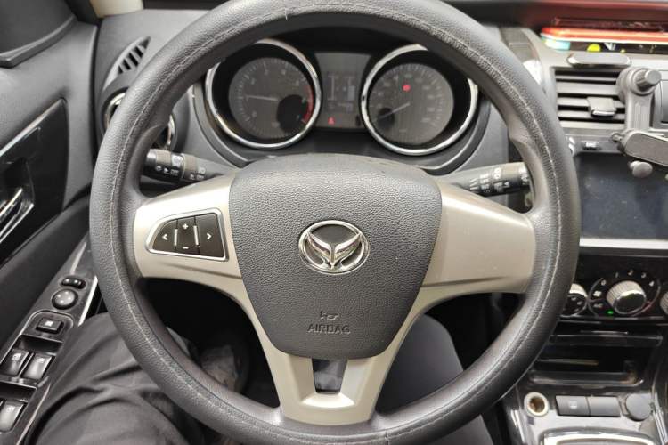 Used HYOSOW S3 2016 1.5L Manual Comfort Version China IV Emission Standard Steering Wheel