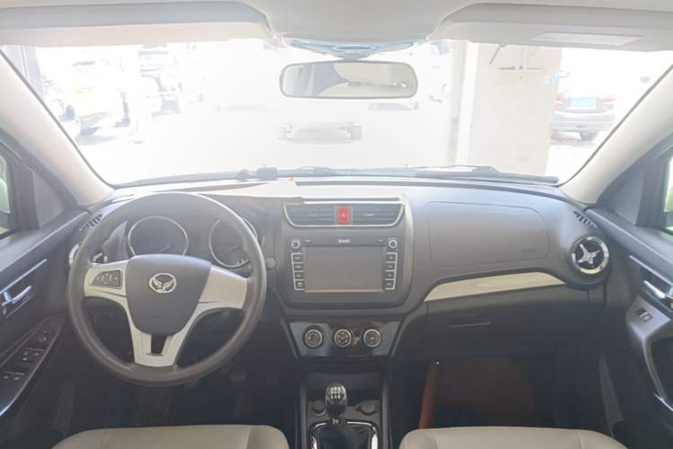 Used HYOSOW S3 2017 1.5L Manual Luxury Model Center Console