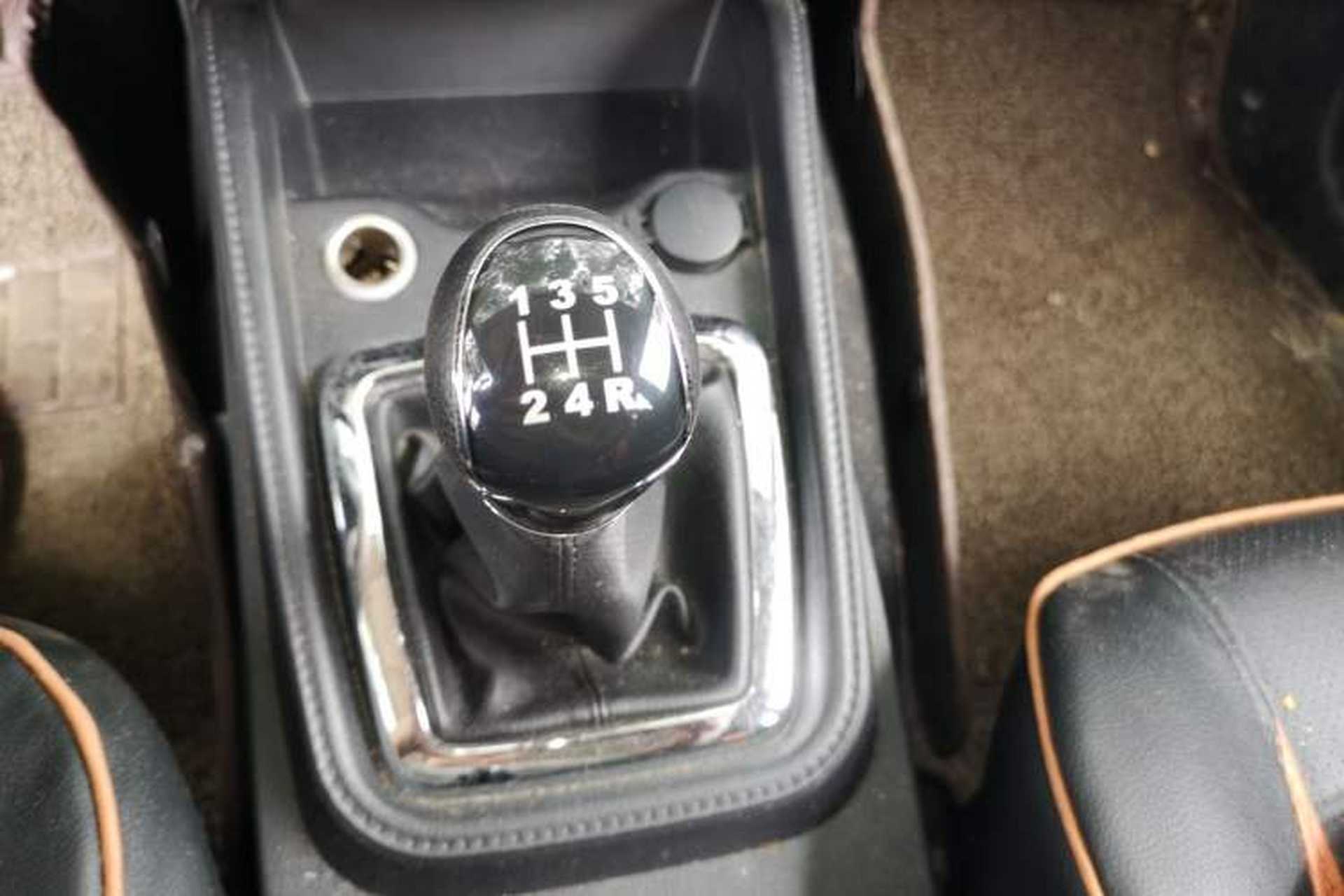 Used HYOSOW S3 2017 1.5L Manual Luxury Model Gear Lever