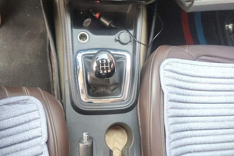 Used HYOSOW S3 2017 1.5L Manual Luxury Model Gear Lever