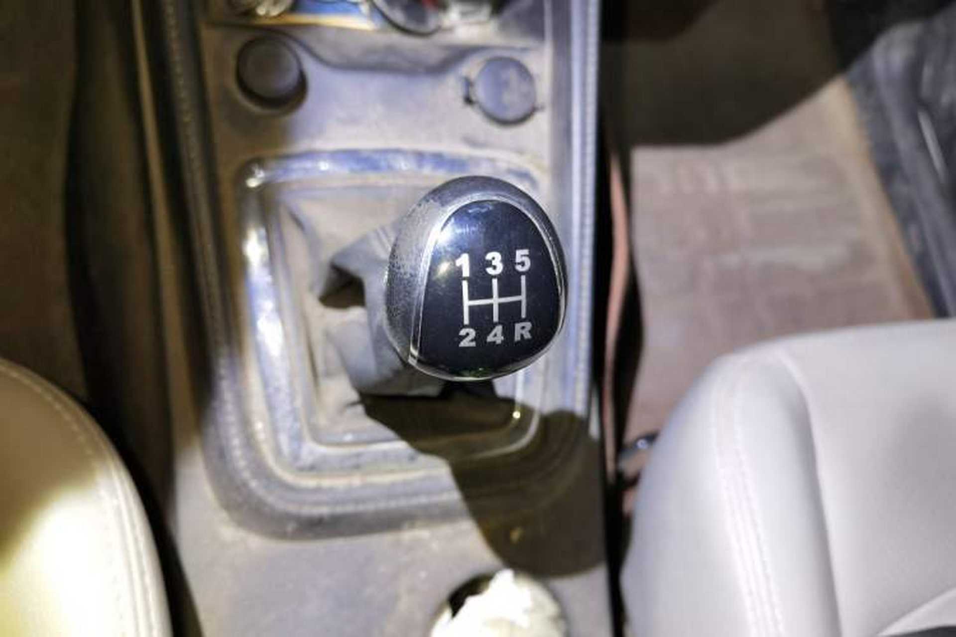 Used HYOSOW S3 2017 1.5L Manual Luxury Model Gear Lever