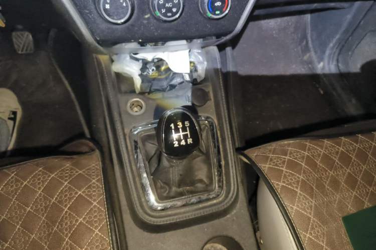 Used HYOSOW S3 2017 1.5L Manual Luxury Model Gear Lever