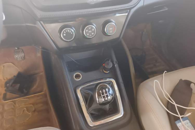 Used HYOSOW S3 2017 1.5L Manual Luxury Model Gear Lever
