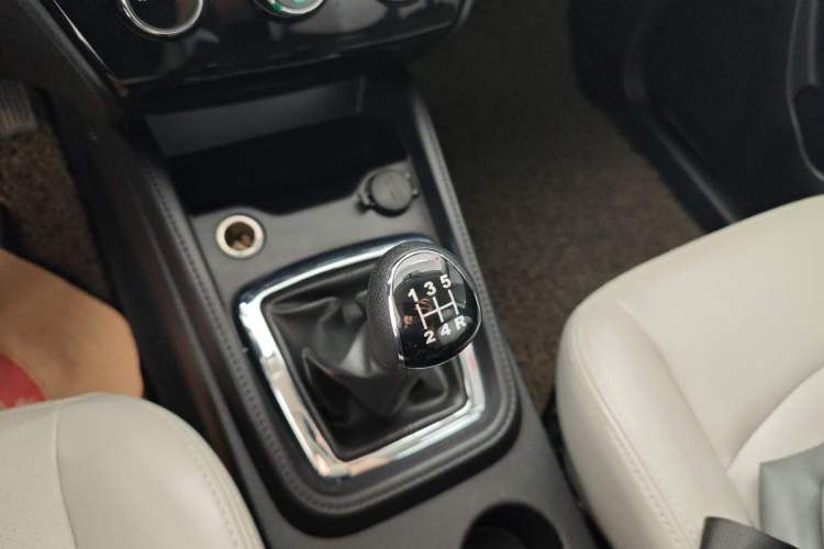 Used HYOSOW S3 2017 1.5L Manual Luxury Model Gear Lever