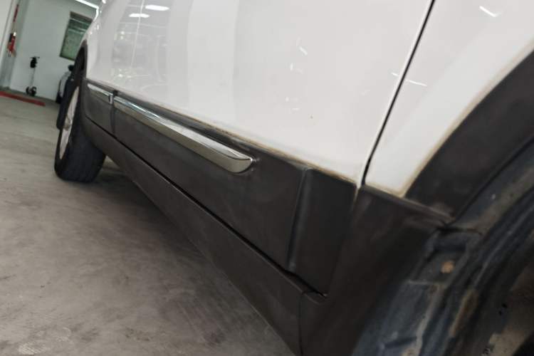Used HYOSOW S3 2017 1.5L Manual Luxury Model Right Side Sill