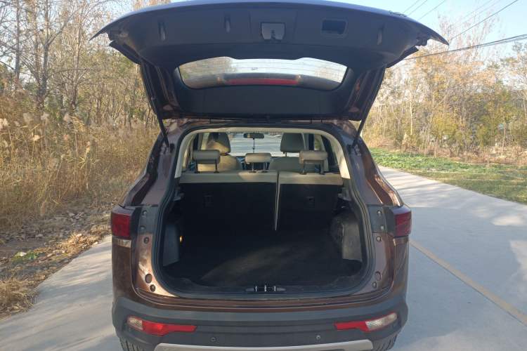 Used HYOSOW S5 2017 1.3T Manual Prestige Edition Trunk