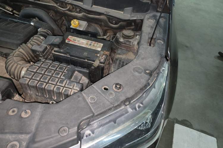 Used HYOSOW S5 2017 1.3T Manual Luxury Model Engine Bay Left