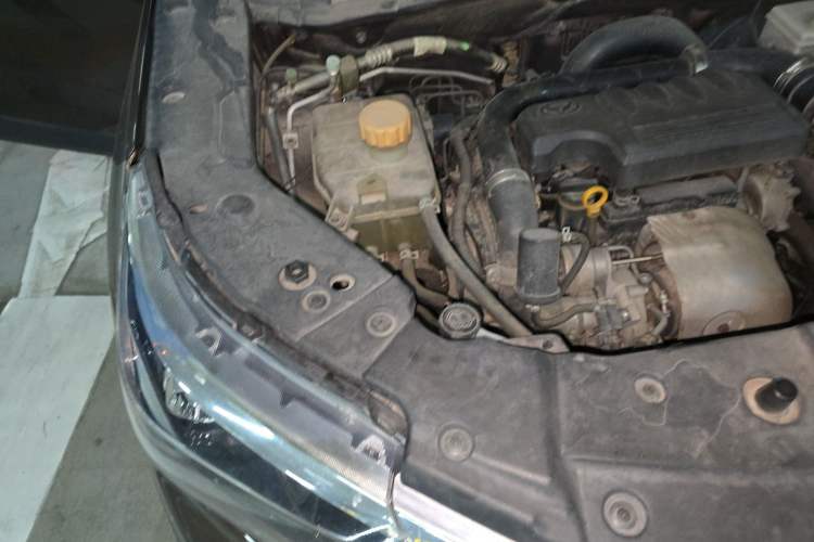 Used HYOSOW S5 2017 1.3T Manual Luxury Model Engine Bay Right