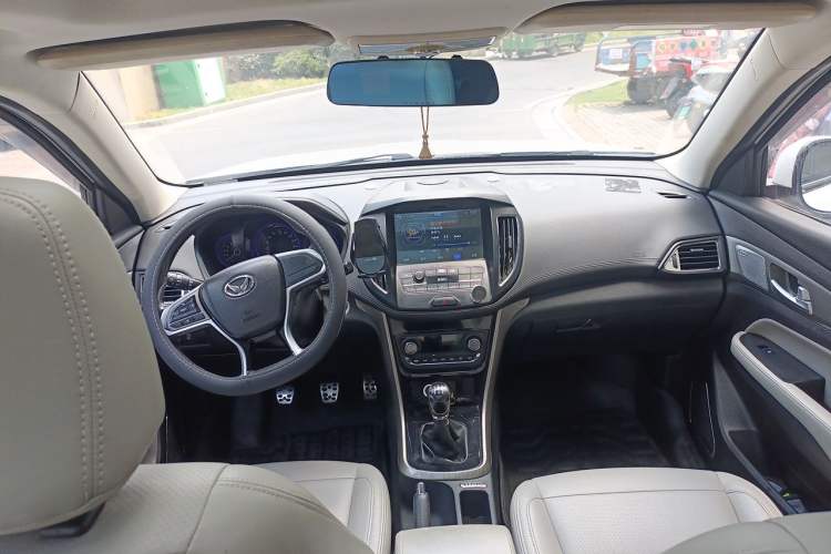 Used HYOSOW S5 2017 1.3T Manual Prestige Edition Center Console
