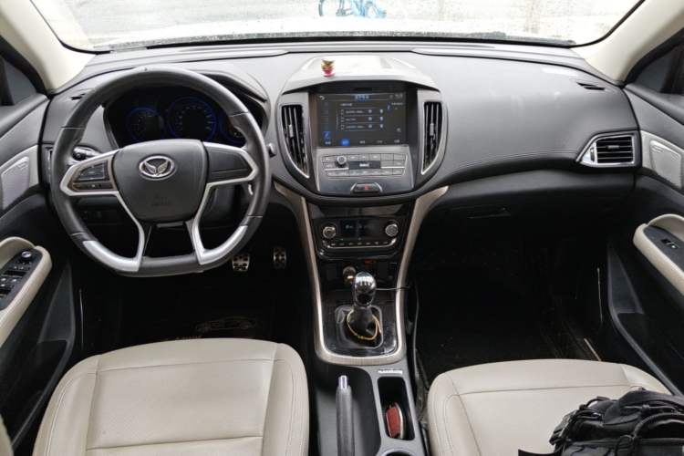 Used HYOSOW S5 2017 1.3T Manual Prestige Edition Center Console
