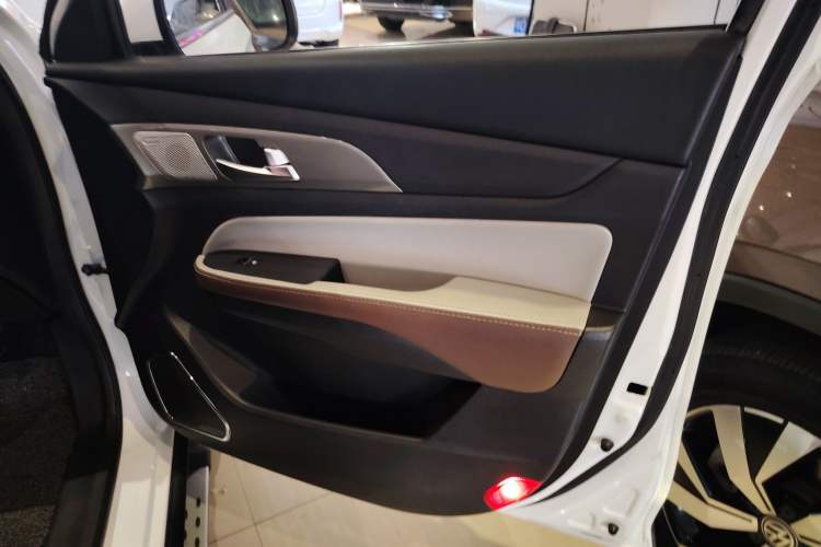 Used HYOSOW S5 2017 1.3T CVT Prestige Edition Interior 2