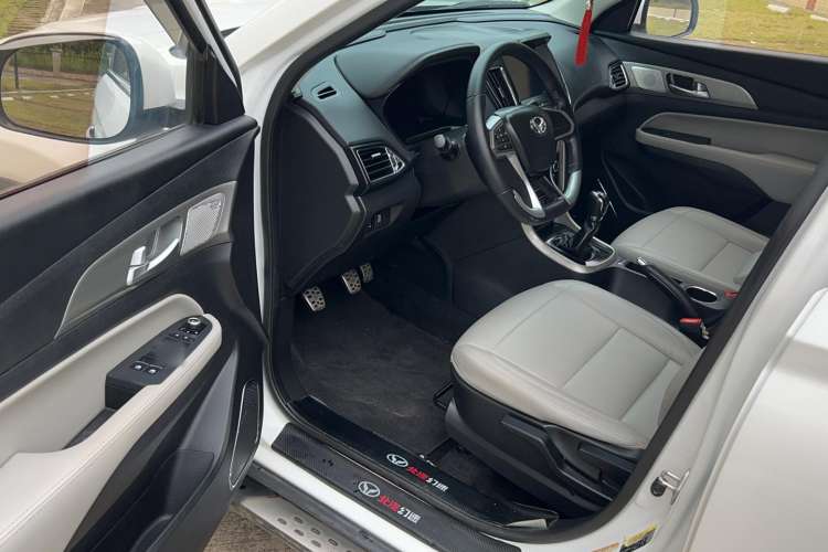 Used HYOSOW S5 2017 1.3T Manual Prestige Edition Interior 2