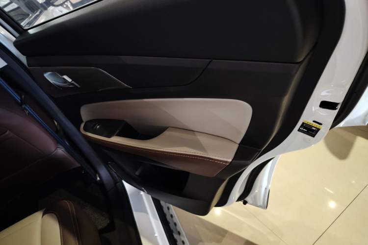 Used HYOSOW S5 2017 1.3T CVT Prestige Edition Interior 3