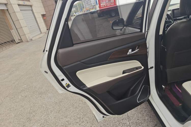 Used HYOSOW S5 2017 1.3T CVT Prestige Edition Left Rear Door Interior
