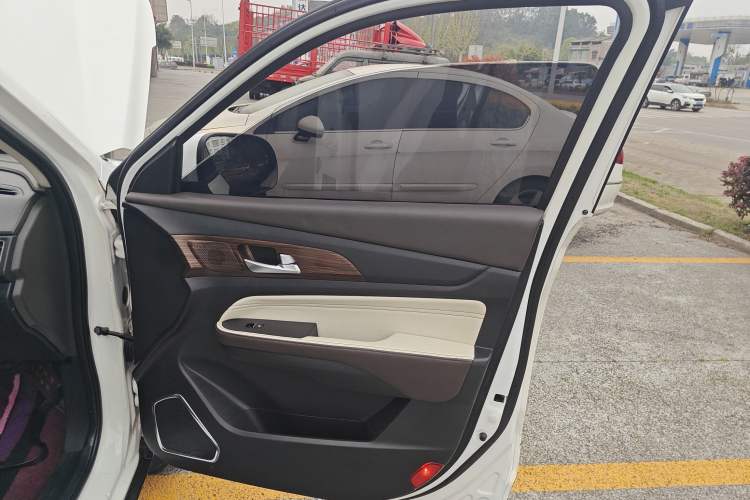 Used HYOSOW S5 2017 1.3T CVT Prestige Edition Right Front Door Interior