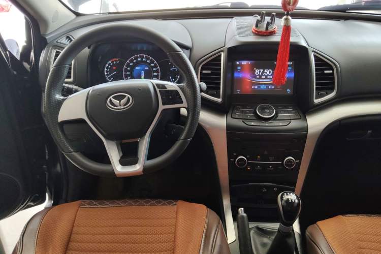 Used HYOSOW S6 2016 1.5T Manual Fashion Model Audio And AC Panel