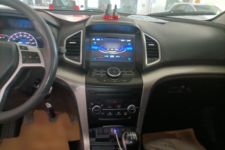 Used HYOSOW S6 2016 1.5T Manual Fashion Model Audio And AC Panel