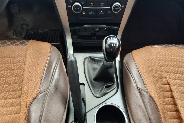 Used HYOSOW S6 2016 1.5T Manual Fashion Model Gear Lever