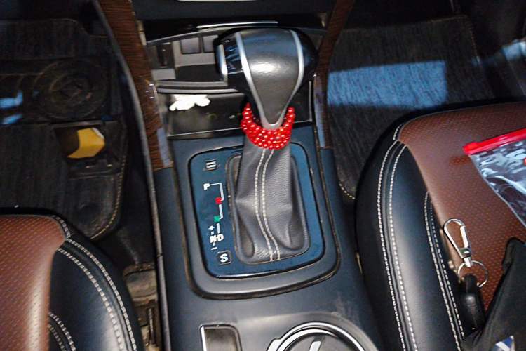 Used HYOSOW S6 2016 1.5T CVT Premium Edition Gear Lever