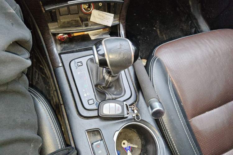 Used HYOSOW S6 2016 1.5T CVT Premium Edition Gear Lever