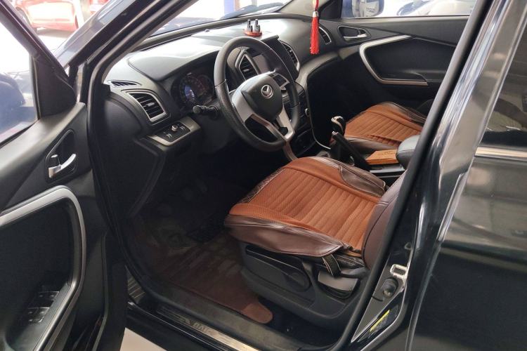 Used HYOSOW S6 2016 1.5T Manual Fashion Model Interior 3