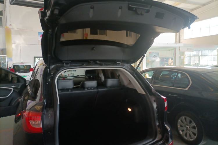 Used HYOSOW S6 2016 1.5T Manual Fashion Model Trunk